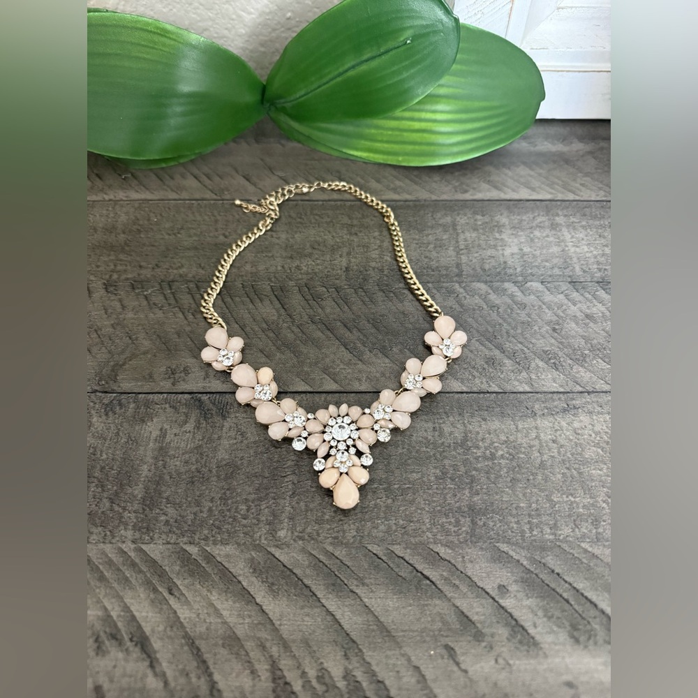Elegant Gold and Pink Floral Necklace - Picture 3 of 9